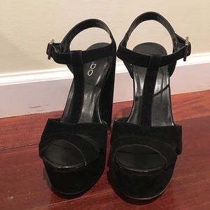Platform velvet sandals